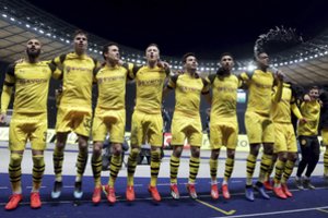 Stebuklingai laimėjusi Dortmundo „Borussia“ neleidžia atsipalaiduoti Miuncheno „Bayern“