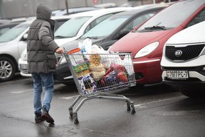 Palygino kainas prekybos tinkluose: sužinokite, kur galima apsipirkti pigiausiai