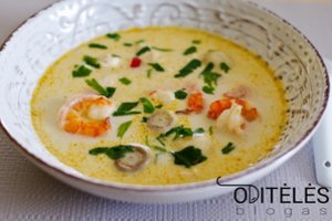 Dieviškai skani kokosų sriuba su vištiena ir krevetėmis – norėsis dar ir dar