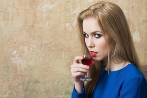 Pataria pasitikrinti: ar nedarote „meškos paslaugos“ artimųjų priklausomybėms?