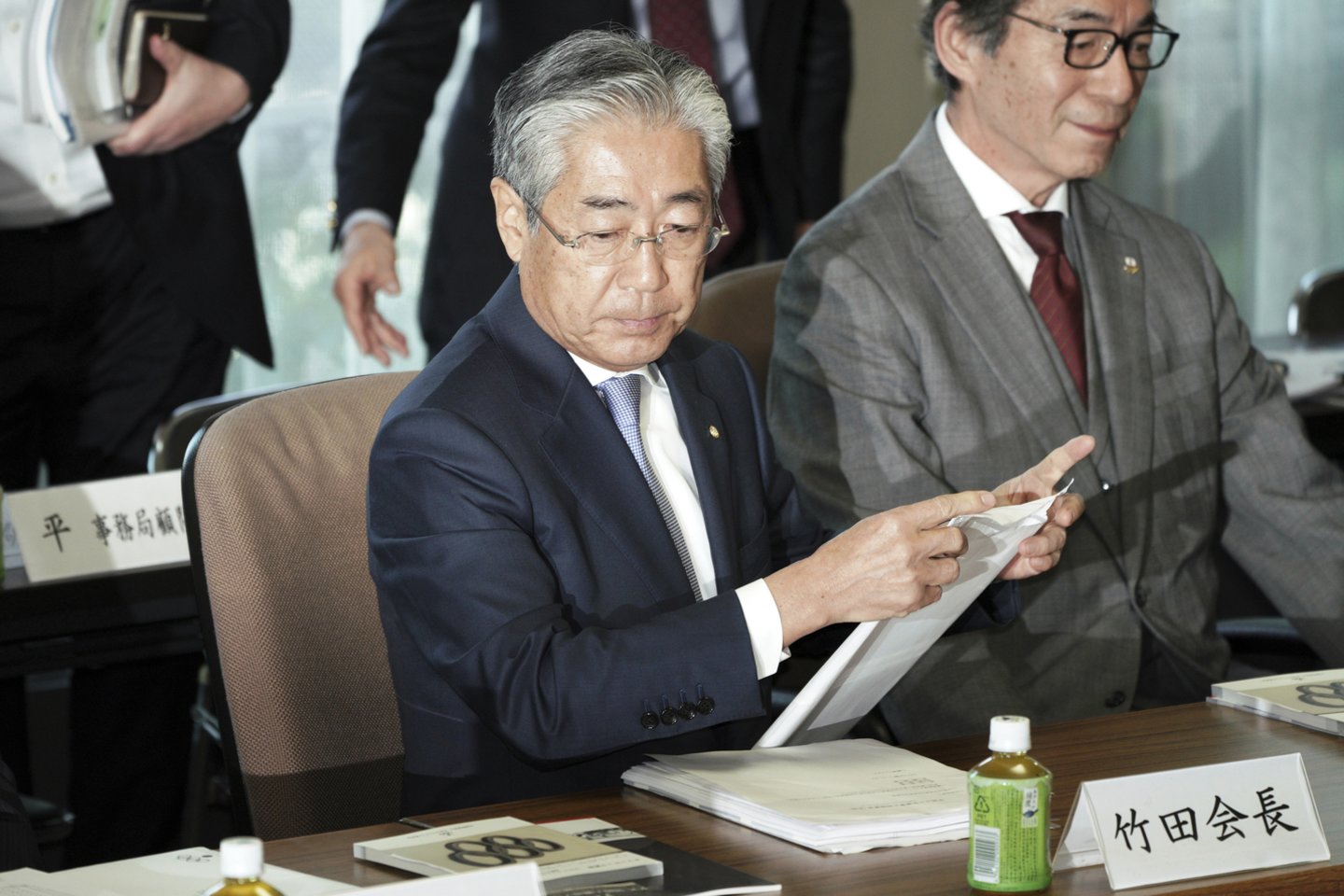  Japonijos olimpinio komiteto vadovas antradienį pareiškė, kad birželį trauksis iš pareigų.<br> AP nuotr.