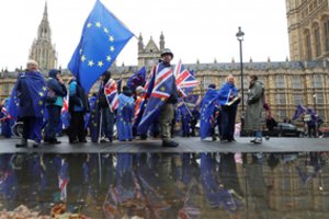 „Brexit“ analitikai įžvelgia gyventojų prieškrizinės elgsenos požymių, jie primena 2008-uosius