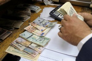 Palygino „paprastų mirtingųjų“ atlyginimus: „Silpnų nervų žmonėms neskaityti!“