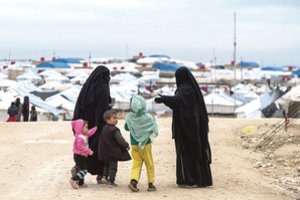 Buvusiems islamistams visur užtrenktos durys: jų nenori net pabėgėlių stovyklos