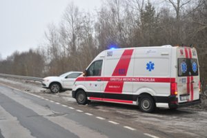 Dalis naujų greitosios medicinos pagalbos automobilių rajonuose stovi nenaudojami