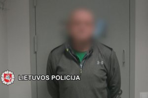 Prisigėręs pusamžis plungiškis daugiabučio laiptinėje sukėlė sprogimą