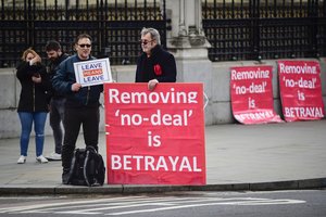 Europos Komisija: „Atidėjus „Brexit“ iki birželio 30-osios gali kilti rimtų grėsmių“