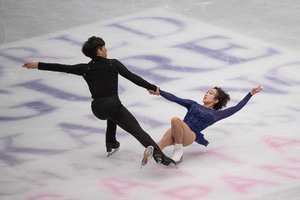 Rekordus gerinusiai kinų dailiojo čiuožimo porai – pasaulio čempionato auksas