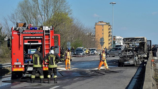 Italijoje senegalietis 50 vaikų paėmė įkaitais, grasino visus sudeginti