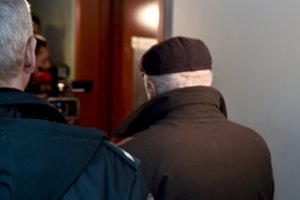 Advokatų taryba nusprendė nestabdyti įtariamų advokatų veiklos