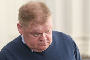 Iš neblaivaus vairavusio eksprokuroro D. Baraniūno teismas konfiskuoja 10 tūkst. eurų