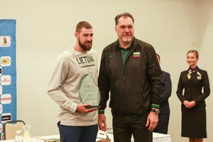 Memfyje sublizgėjęs Jonas Valančiūnas pavijo Arvydą Sabonį