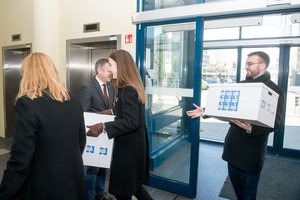 Gitanas Nausėda parašų rinkimų lenktynėse finišuoja pirmasis