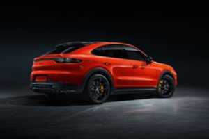 „Porsche“ visureigį „Cayenne“ pavertė nauju modeliu: pristatė kupė versiją