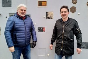 Literatų gatvėje esančioje literatų garbės sienoje – dar vieno poeto atvaizdas 