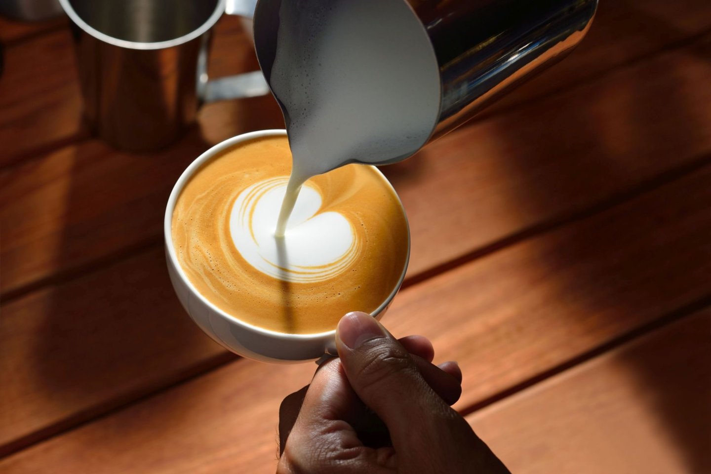  Kava tikriausiai yra sveikesnis kofeino šaltinis negu energiniai ar kiti gazuoti bei saldinti gėrimai.<br> 123rf nuotr.