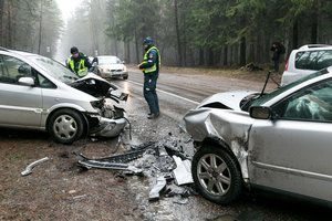 Po avarijos kaltininkas griebėsi klastos: nukentėjęs vairuotojas vos neliko be pinigų