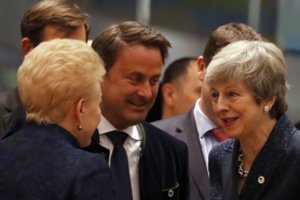 Jungtinės Karalystės ministrai rengiasi pareikalauti Th. May atsistatydinimo