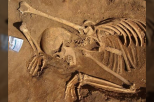 Senoviniame šiukšlyne – radinys, atskleidęs šiurpias laidojimo tradicijas