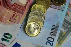 Tyrimas: 99 proc. įmonių Lenkijoje susiduria su vėluojančiais apmokėjimais