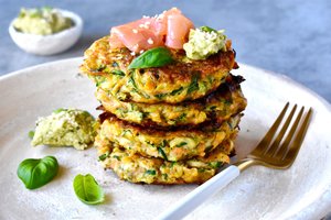 Cukinijų ir saldžiųjų bulvių blyneliai – patys mėgstamiausi