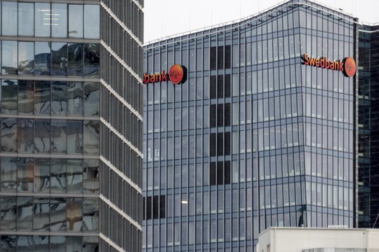  „Swedbank“ – kritika dėl pinigų plovimo audito: tyrė 50, o reikia patikrinti tūkstančius sąskaitų