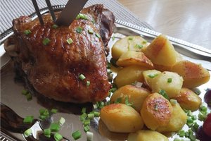 Orkaitėje keptas kalakuto kumpis su medumi – vertas vietos ant švenčių stalo