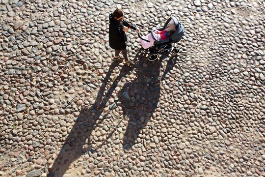 Seimas pritarė pataisoms: skelbia, kada bus galima paimti vaiką iš šeimos