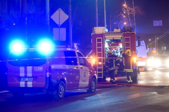 Radviliškyje ant kojų sukeltos tarnybos: dega depas