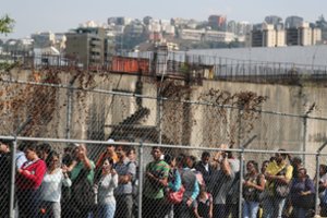 J. Boltonas perspėjo dėl užsienio karinio kišimosi Venesueloje