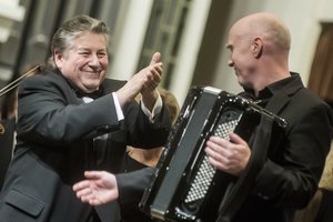 Kompozitoriaus A. Šenderovo gyvenimo ir kūrybos karuselė sukosi vis greičiau