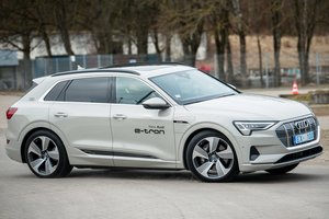 Į Lietuvą atvyko didžiausias elektrinis visureigis „Audi e-tron“: paaiškėjo ir pirmasis jo pirkėjas