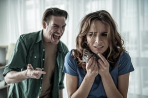 Dosnus darbdavio pasiūlymas moteriai buvo nelaimių pradžia – viskas baigėsi šeimos tragedija 