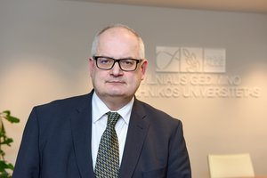 VGTU rektoriaus A. Daniūno skundo nagrinėjimas dėl galbūt neišleistų knygų – atidėtas