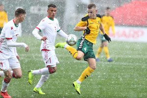 Jaunimo futbolo rinktinės treneris D. Vencevičius džiaugėsi žaidėjų atsidavimu