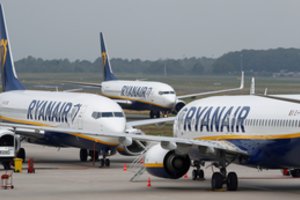 Vokietijos profesinė sąjunga susitarė su „Ryanair" dėl įgulos narių atlyginimų