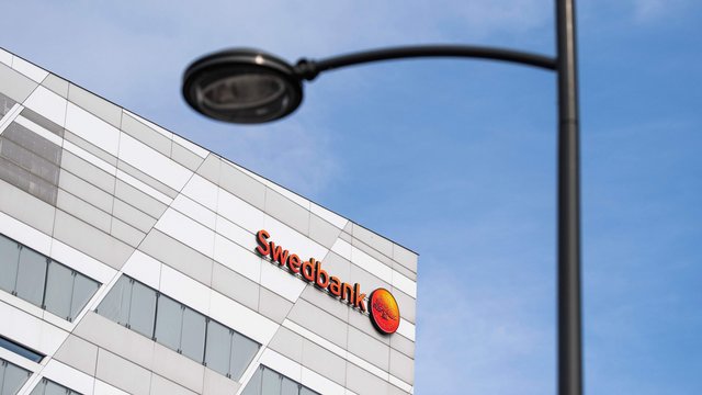 „Swedbank“ po padidinamuoju stiklu – atliktos kratos pagrindinėje būstinėje