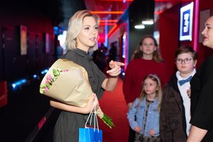 Monikos Linkytės vaizdo klipo premjeros išvakarėse – slapta peržiūra su draugais ir gerbėjais