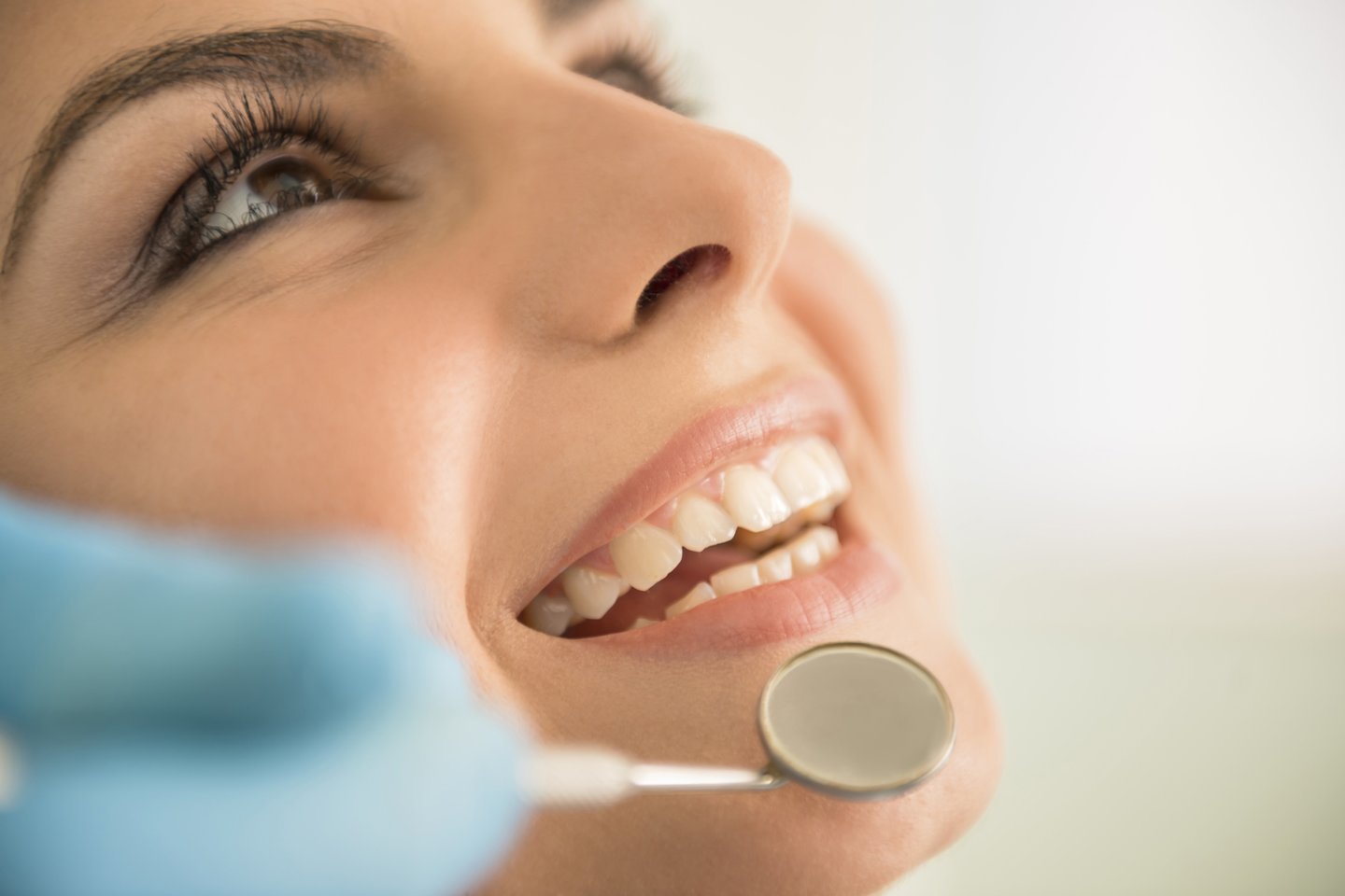 Manote, kad odontologas mato tik burnos ertmės problemas? Klystate. Dantys išduoda kur kas daugiau, nei įsivaizdavote.<br> 123rf nuotr. 
