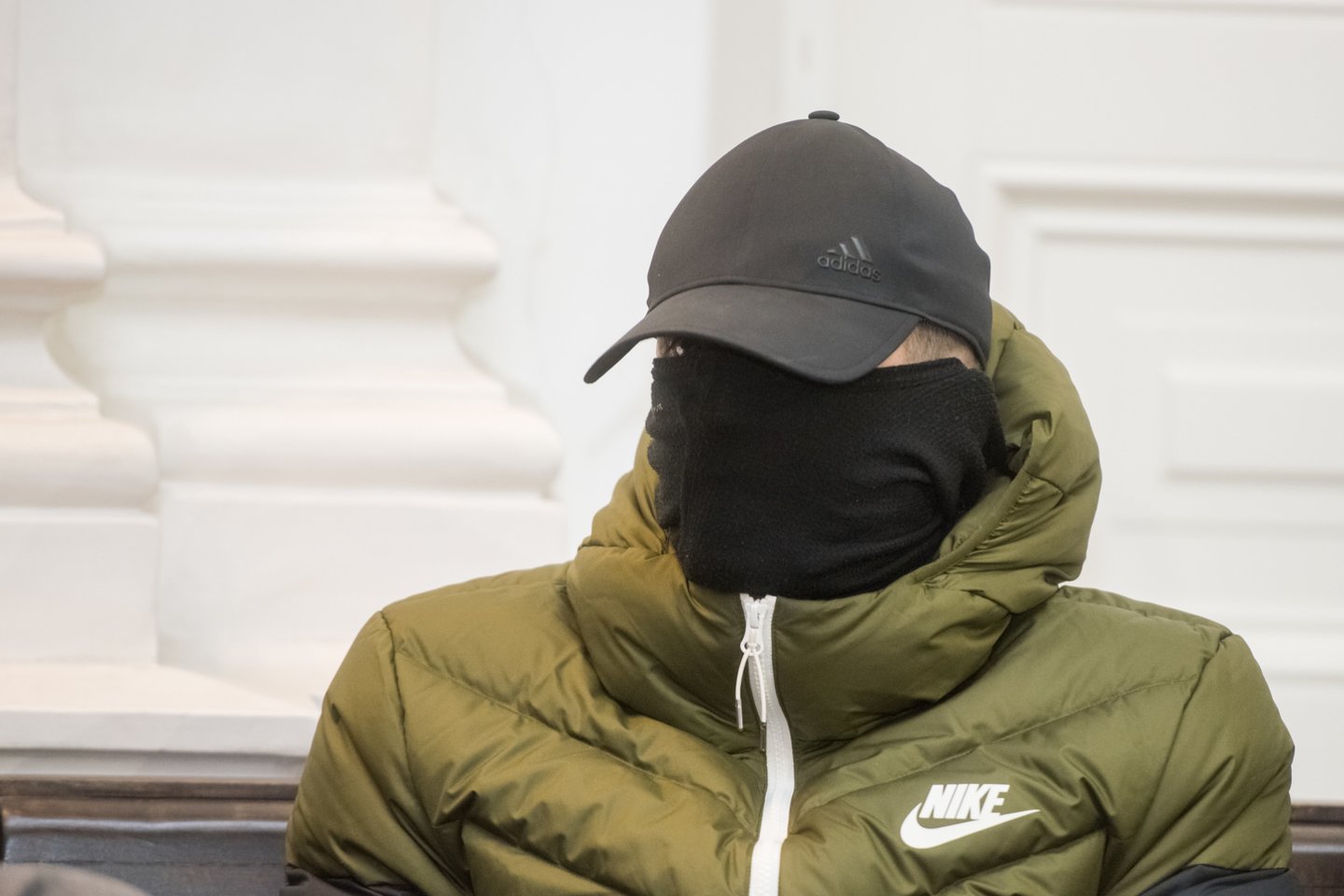 Vadinamojoje Pravieniškių mafijos byloje Vilniuje teisiamus kalinius akylai saugo gausios pareigūnų pajėgos.<br>D.Umbraso nuotr.