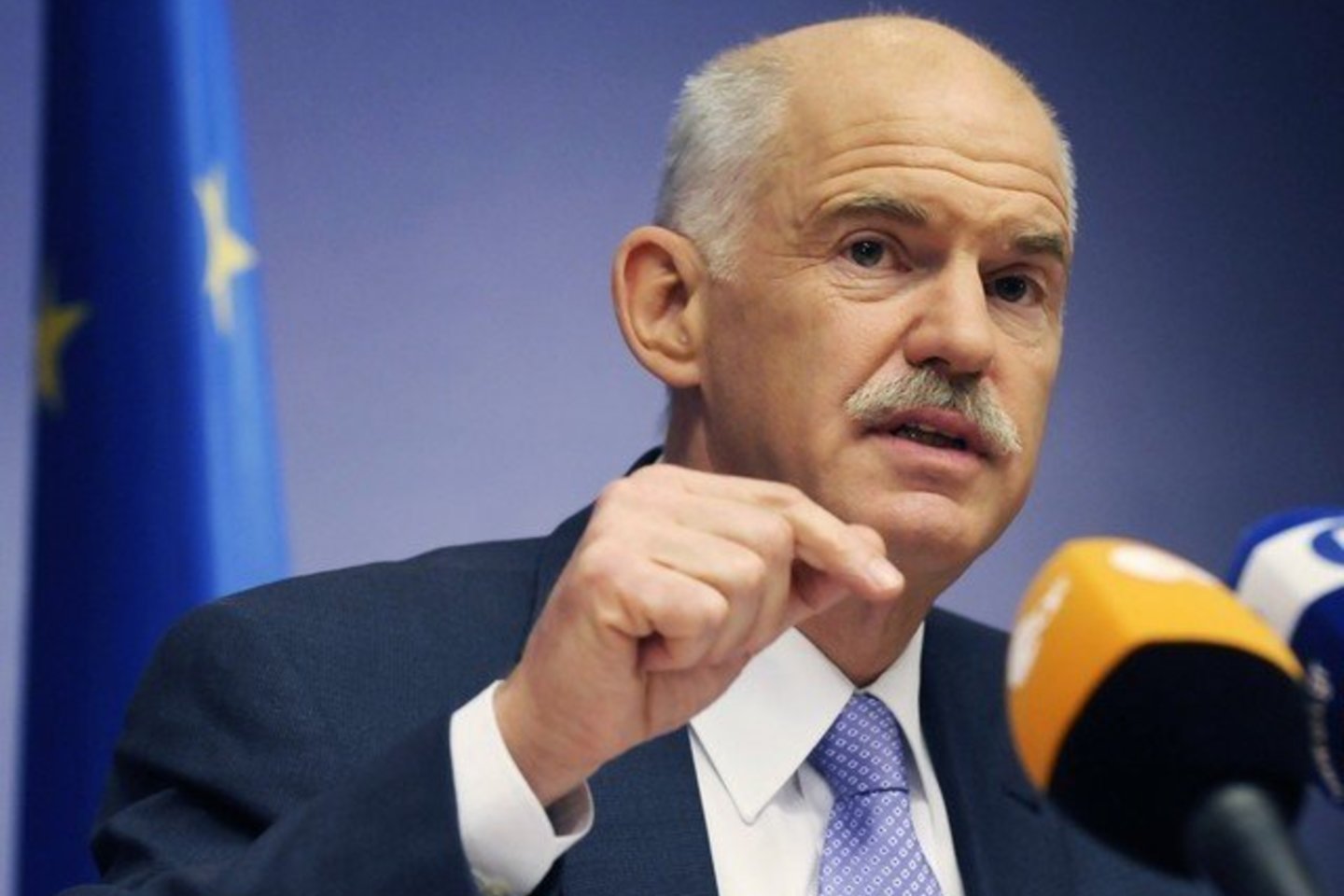 Savo globalią politinę karjerą G.Papandreou pradėjo bandydamas pastatyti Graikiją ant kojų.<br>„Reuters“ nuotr.