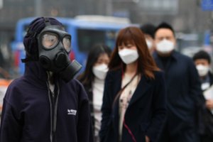 Kvėpuoti nebetinkamą orą Kinija ir Pietų Korėja valys dirbtiniu lietumi