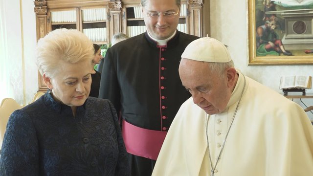 Prezidentė Dalia Grybauskaitė Vatikane susitiko su popiežiumi