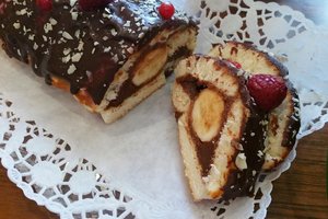 Nekeptas vyniotinis su bananais ir šokoladu: pagaminti lengva, o skonis – puikus