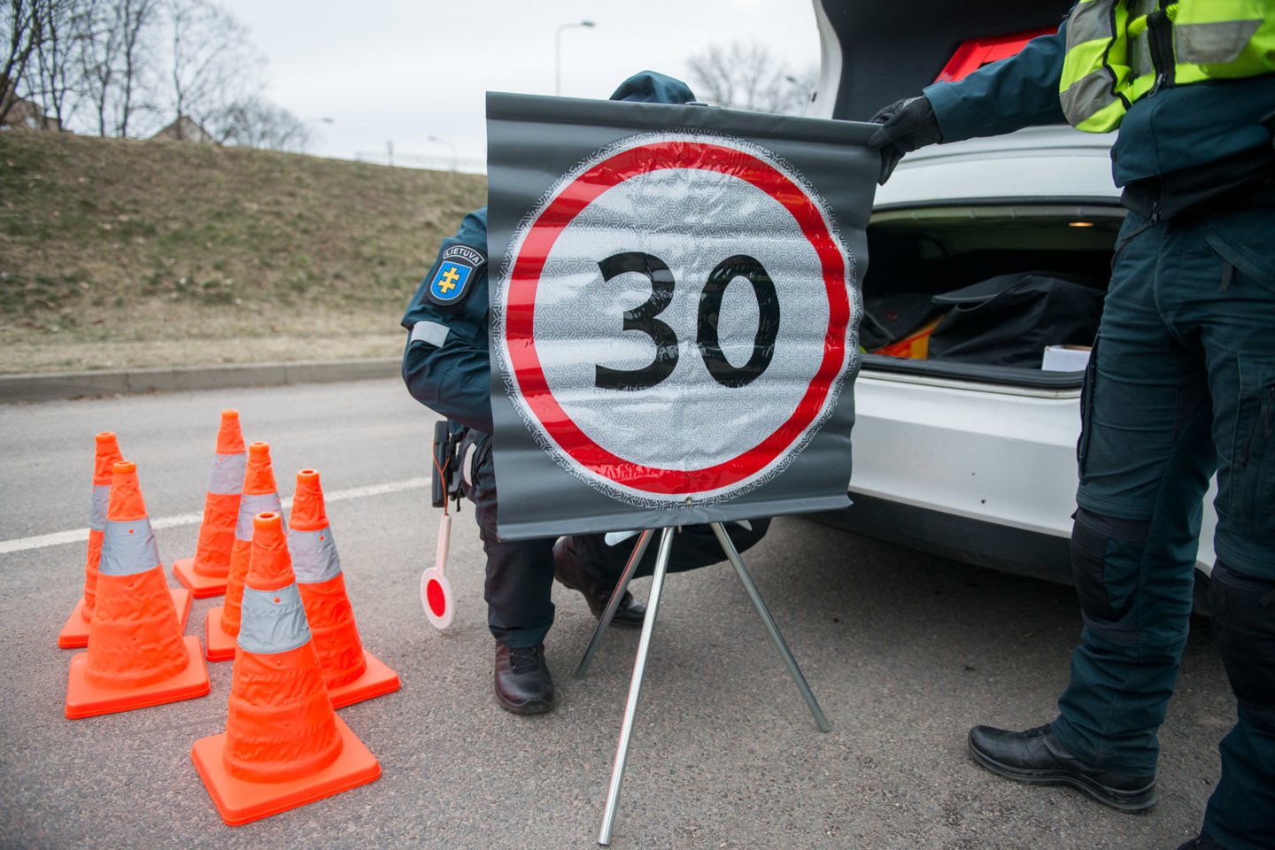 Nuo balandžio 1 dienos automagistralėse galima važiuoti 130 km/val. greičiu.<br>J.Stacevičiaus nuotr.
