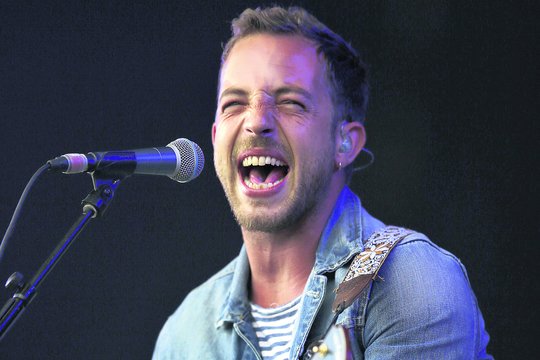 Dainininkas J. Morrisonas: „Mus įspėjo, kad dukra gali gimti akla, kurčia“