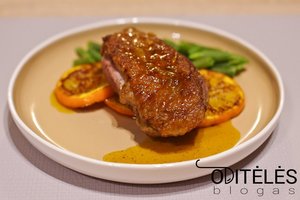 Kepta anties krūtinėlė su medaus ir apelsinų padažu – tiesiog tobulas derinys