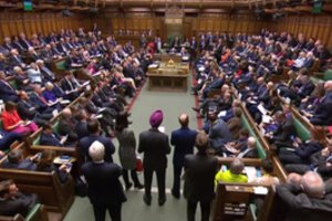 Iš Leiboristų ir Konservatorių partijų pasitraukę nariai Didžiojoje Britanijoje kuria naują partiją