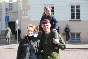 Iškilmingoje NATO šventėje Edmundą Jakilaitį palaikė žmona ir dukra