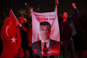 Turkų opozicijos kandidatas paskelbė laimėjęs Stambulo mero rinkimus